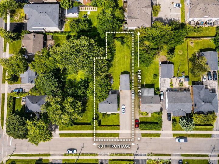 Property Photo:  1045 Helena Street  ON M7R 3V5 