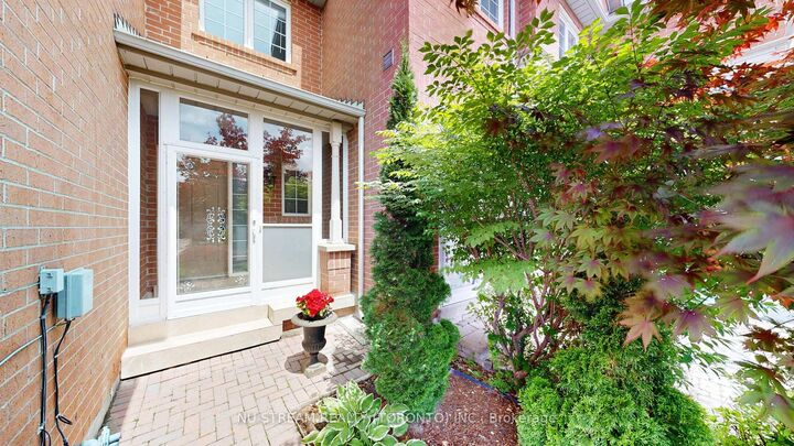 Property Photo: 60 Nottingham Drive ON L4S 1Z8