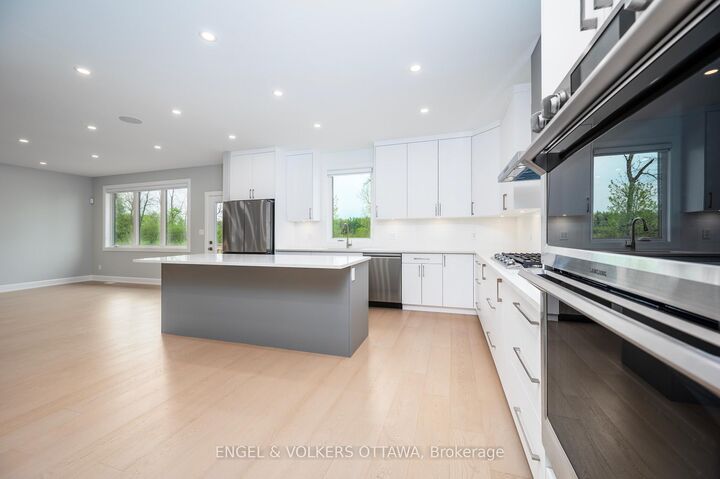 Property Photo: 424 Ginger Crescent ON K0A 2P0