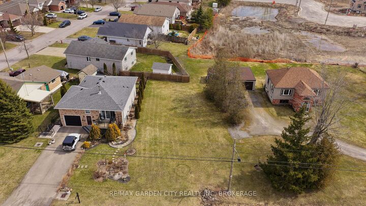 Property Photo: 156 Kingsway N/A ON L3B 3N9