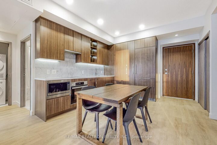 85 McMahon Drive 3106 — photo 1