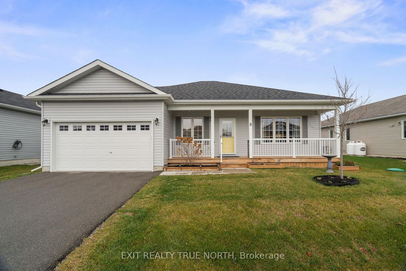 Property Photo: 8 Sinclair Crescent ON L3V 8J9