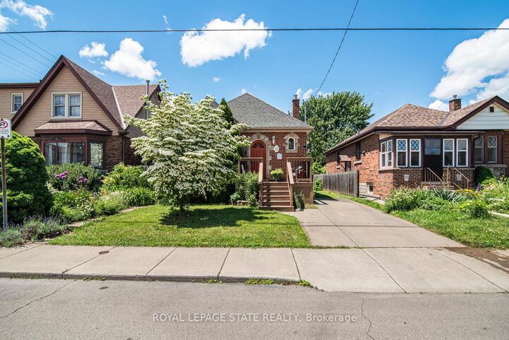 Property Photo:  52 Cameron Avenue S  ON L8K 2W9 