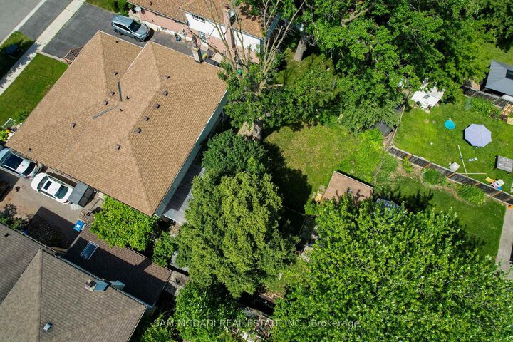 Property Photo: 2644 Altadena Court ON L5K 1G2