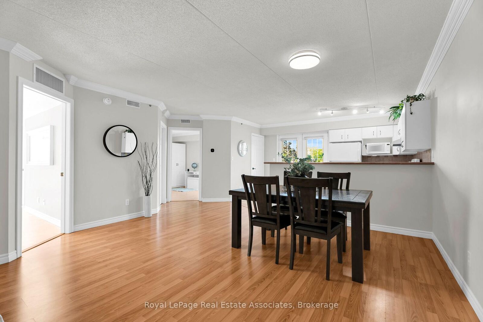 Property Photo:  4003 Kilmer Drive 311  ON L7M 4M1 