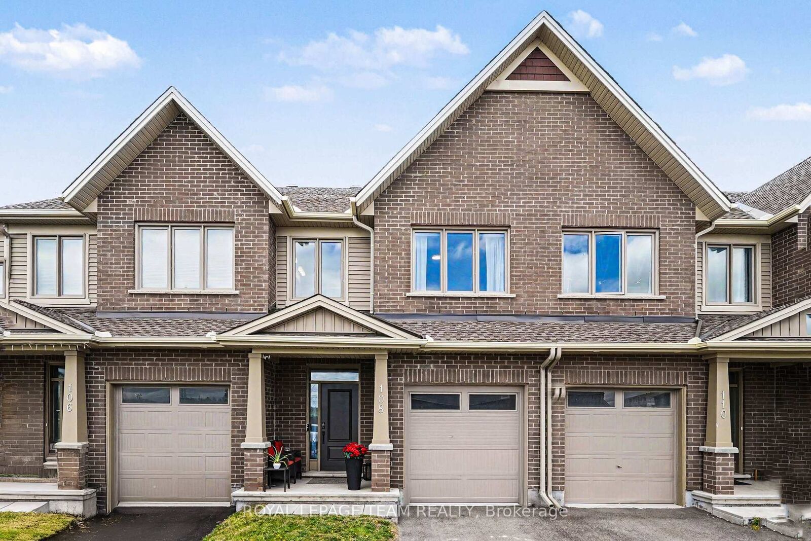Property Photo:  108 Jardiniere Street  ON K2S 2K2 