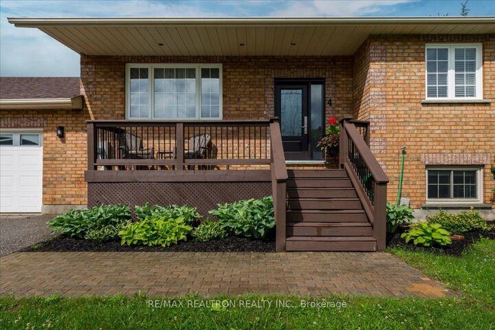 Property Photo: 4 Templeton Drive ON L0M 1N0