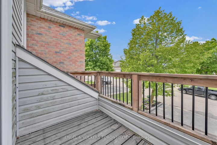 Property Photo: 786 Hunters Gate Crescent ON N4V 1G4