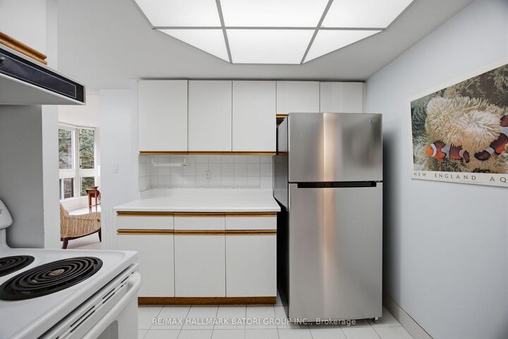 Property Photo:  10 Kenneth Avenue 211  ON M2N 6K6 