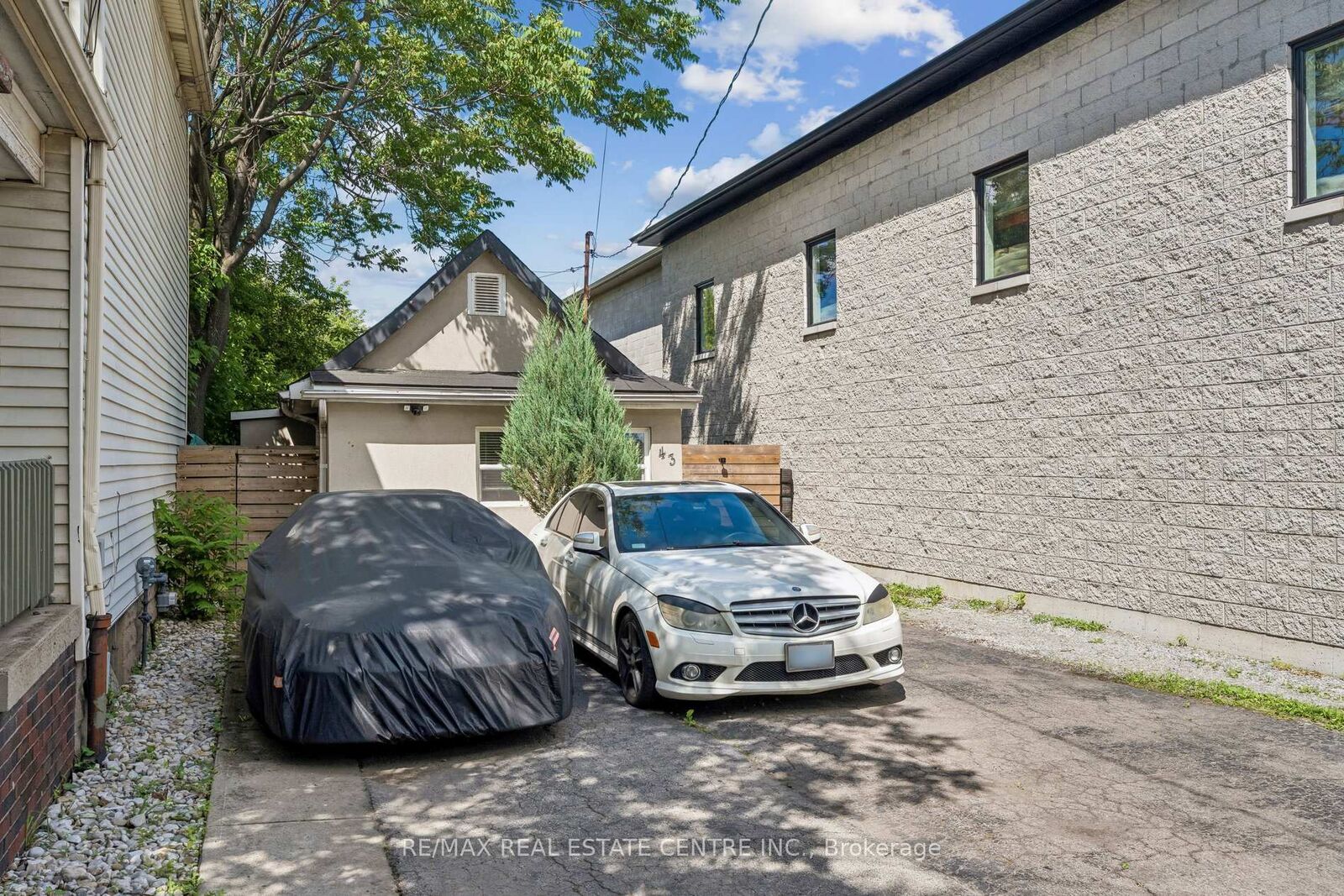 Property Photo:  43 Whitfield Avenue  ON L8L 4B5 