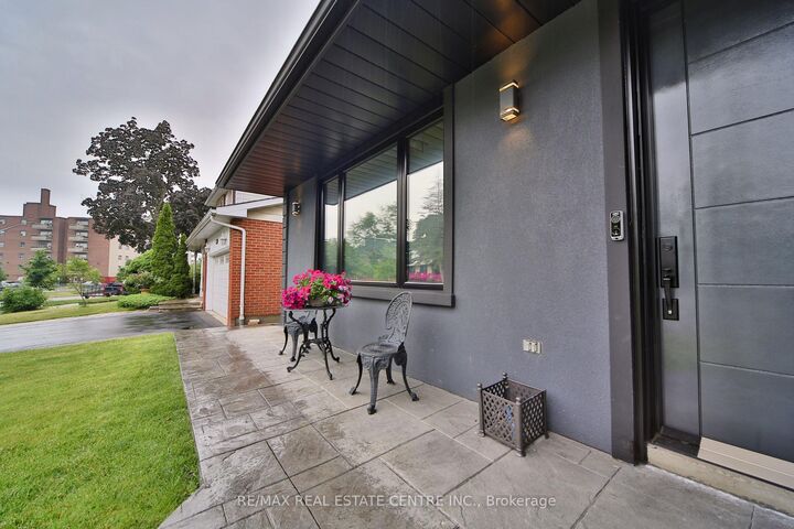 Property Photo: 3158 Valmarie Avenue ON L5C 2A2