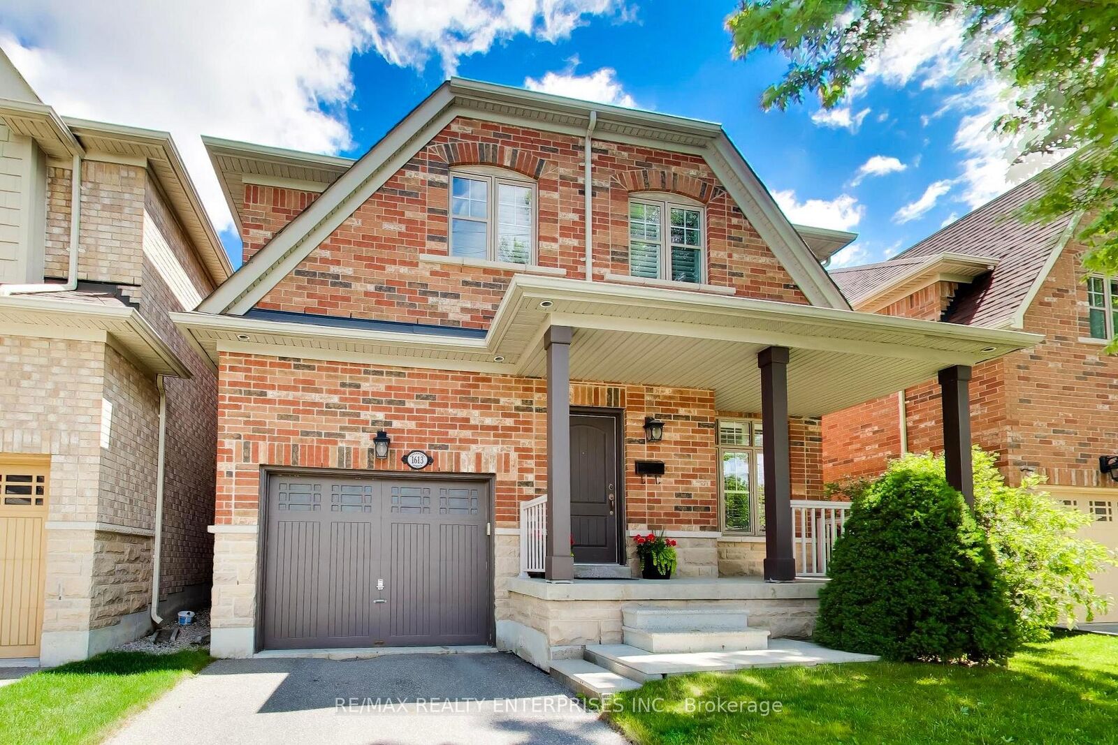 Property Photo: 1613 Northmount Avenue ON L5E 1Y9