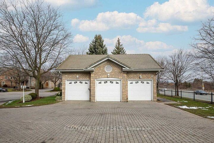 Property Photo: 1918 Royal Credit Boulevard ON L5M 4Y1