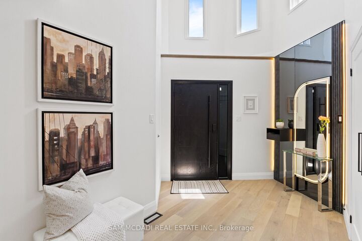 Property Photo: 1521 Roseway Drive ON L5M 5M5
