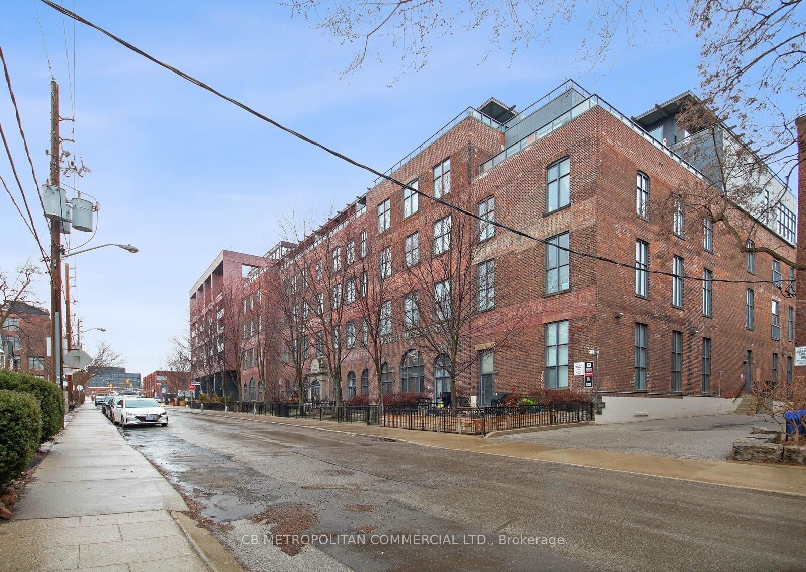 Property Photo: 363 Sorauren Avenue 405 ON M6R 3C2