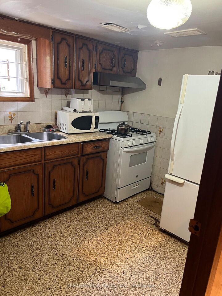 Property Photo: 14 Laskay Crescent ON M3N 1P3