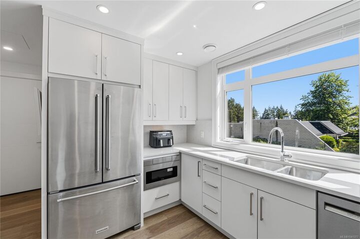 Property Photo: 180 First Ave W #6 BC V9K 1H1