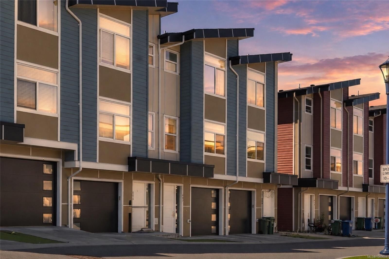 Property Photo:  607 Selwyn Close  BC V9B 0Z2 