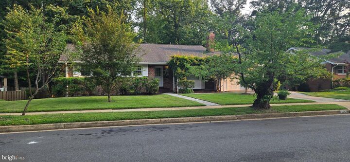 Property Photo: 9809 Limoges VA 22032