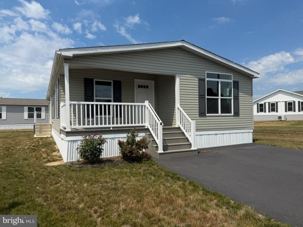 Property Photo:  61 Evergreen Aly  PA 17078 