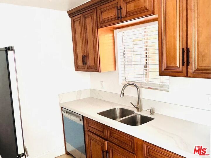 Property Photo: 2507 E 15th St, Unit 104 CA 90804