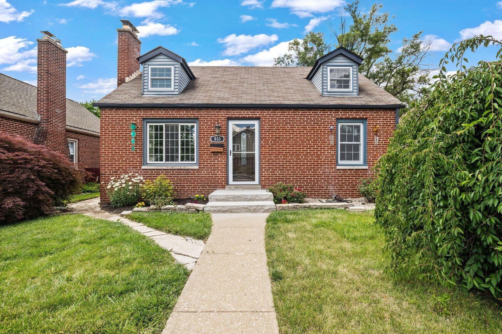 Property Photo: 833 Copeland Road OH 43212