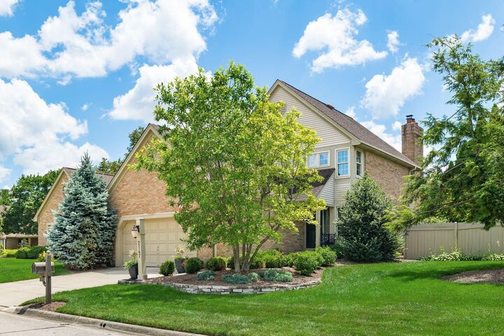 Property Photo:  2147 Partlow Drive  OH 43220 