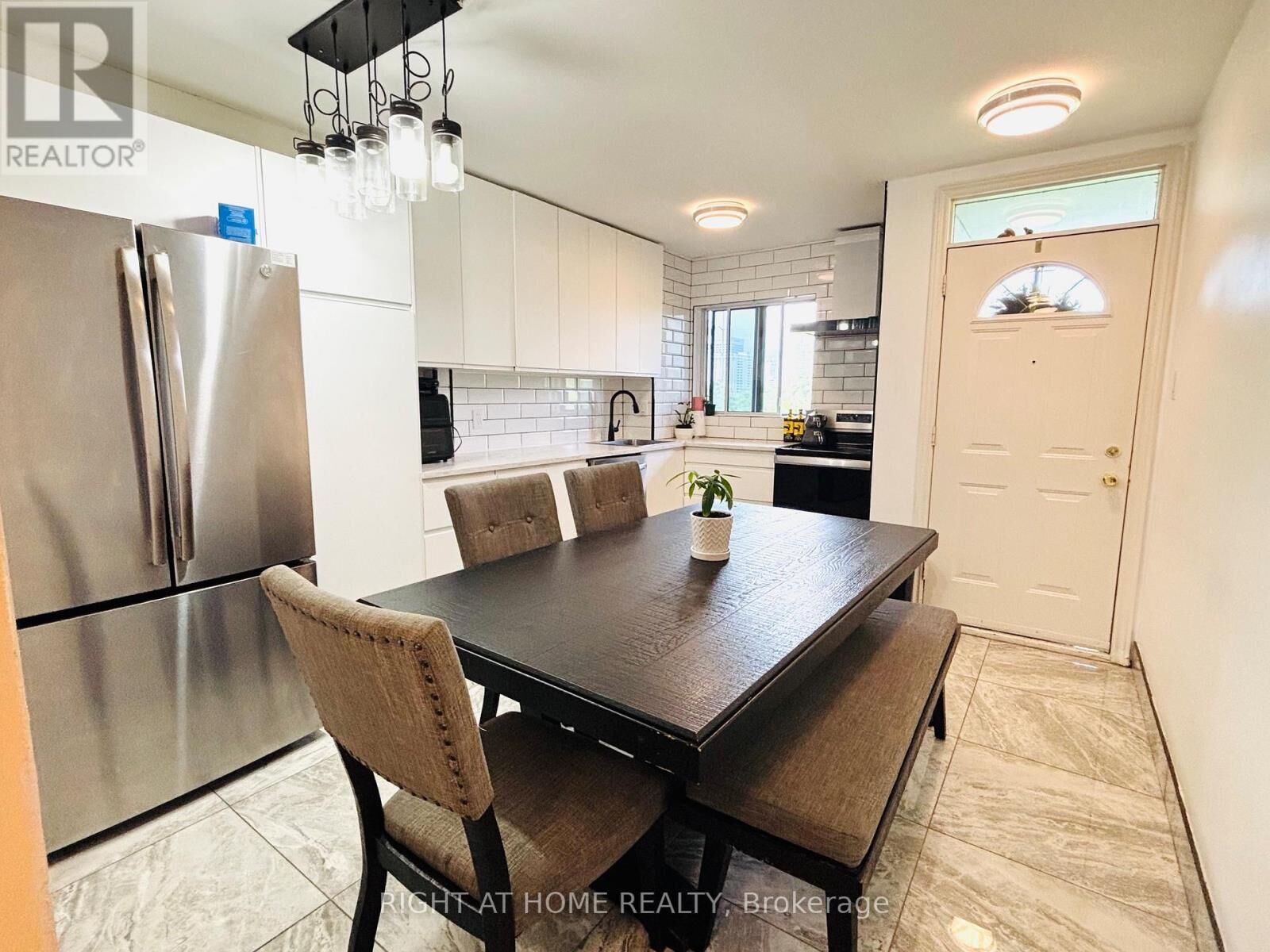 Property Photo:  95 Leeward Glenway 315  ON M3C 2Z6 
