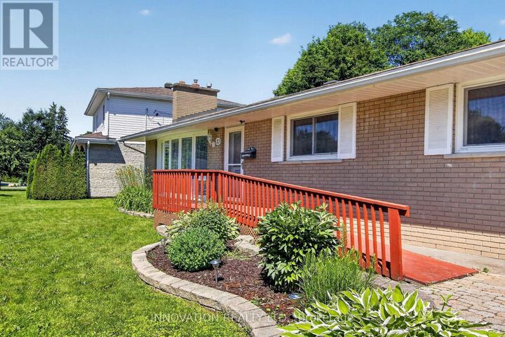 13 Dorland Crescent — photo 1