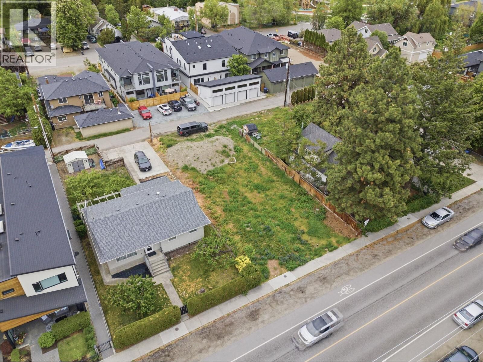 Property Photo:  784 Cadder Avenue  BC V1Y 5N6 