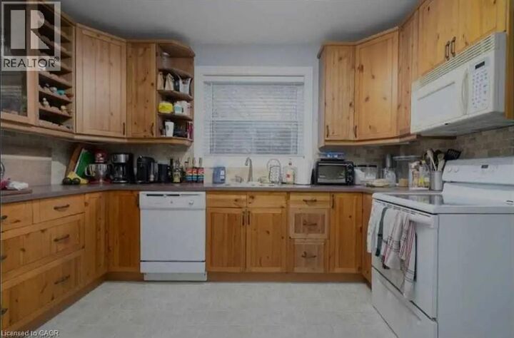 Property Photo:  98 Brubacher Street  ON N2H 2W2 
