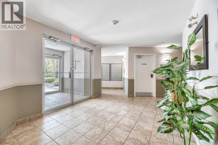 Property Photo:  4000 Somervale Court Southwest  AB T2Y 4J3 