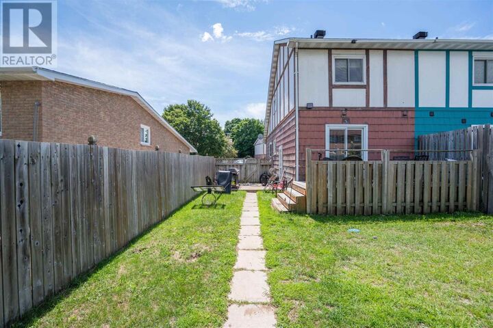 Property Photo: 38 Cambridge Pl ON P6A 6E9