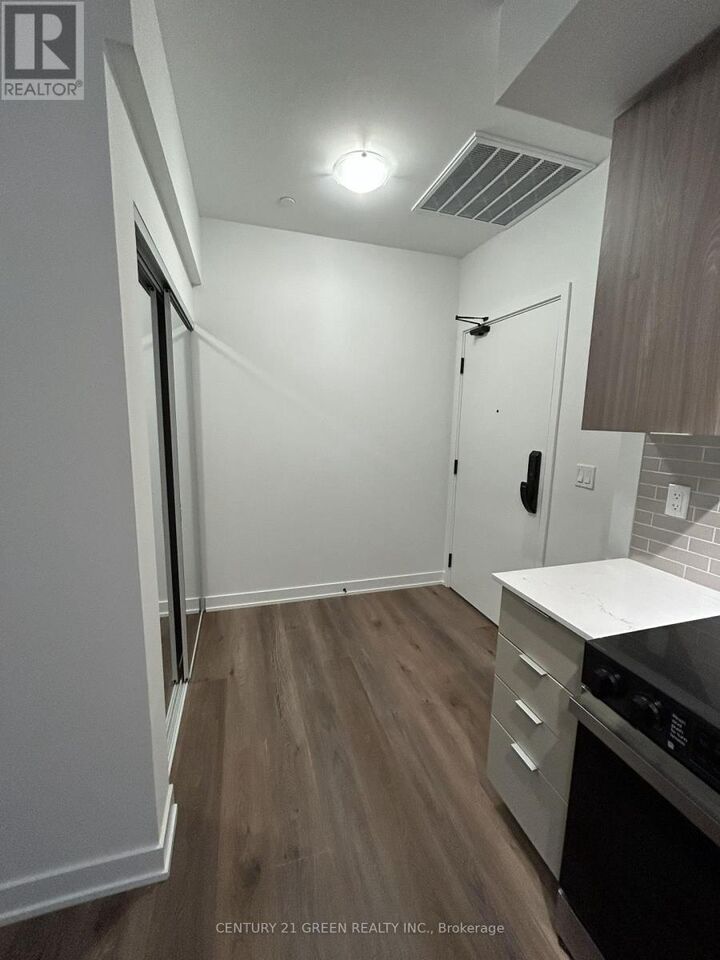 Property Photo:  2075 Lakeshore Road 504  ON L7R 1E2 