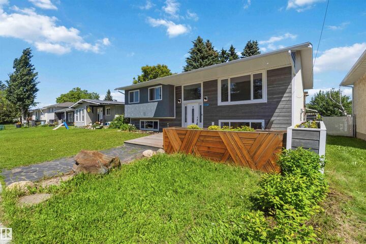 Property Photo:  4227 40 Avenue  AB T7Z 1J7 