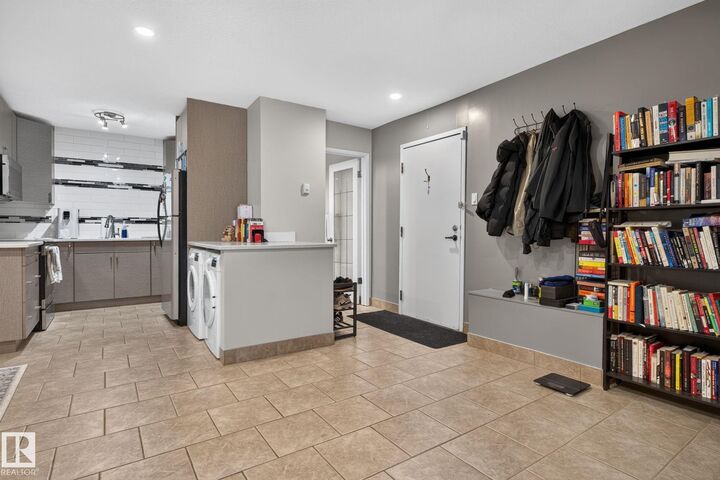 Property Photo:  10148 118 Street NW G14  AB T5K 1Y4 