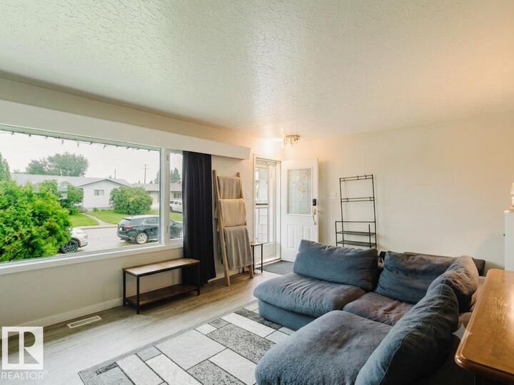 Property Photo: 7515 130 Avenue NW AB T5C 1Y3
