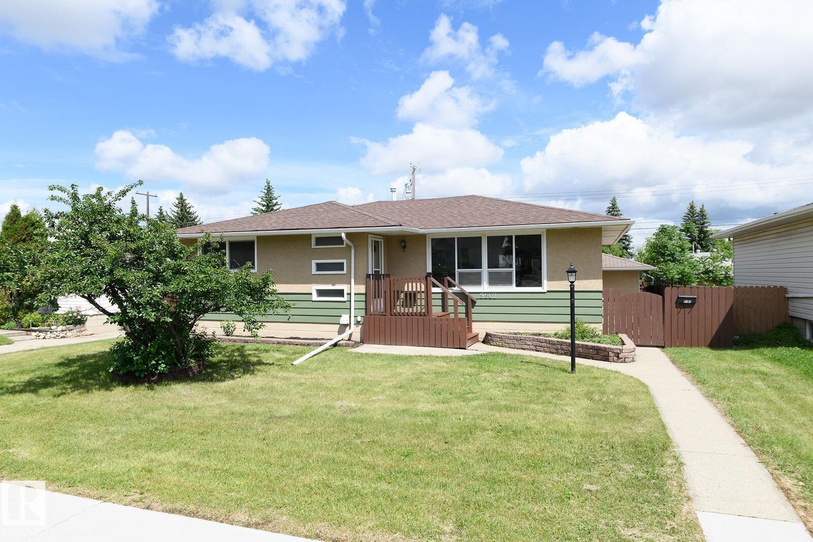 Property Photo:  9607 75 Street NW  AB T6B 2B6 