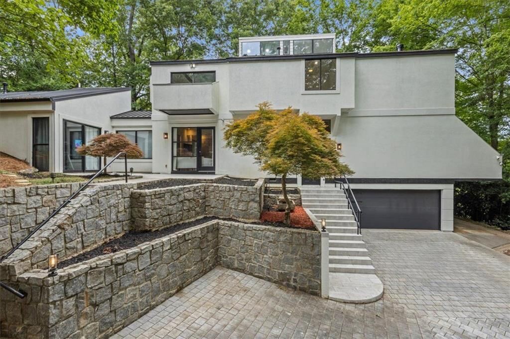 Property Photo:  2810 Northside Drive NW  GA 30305 