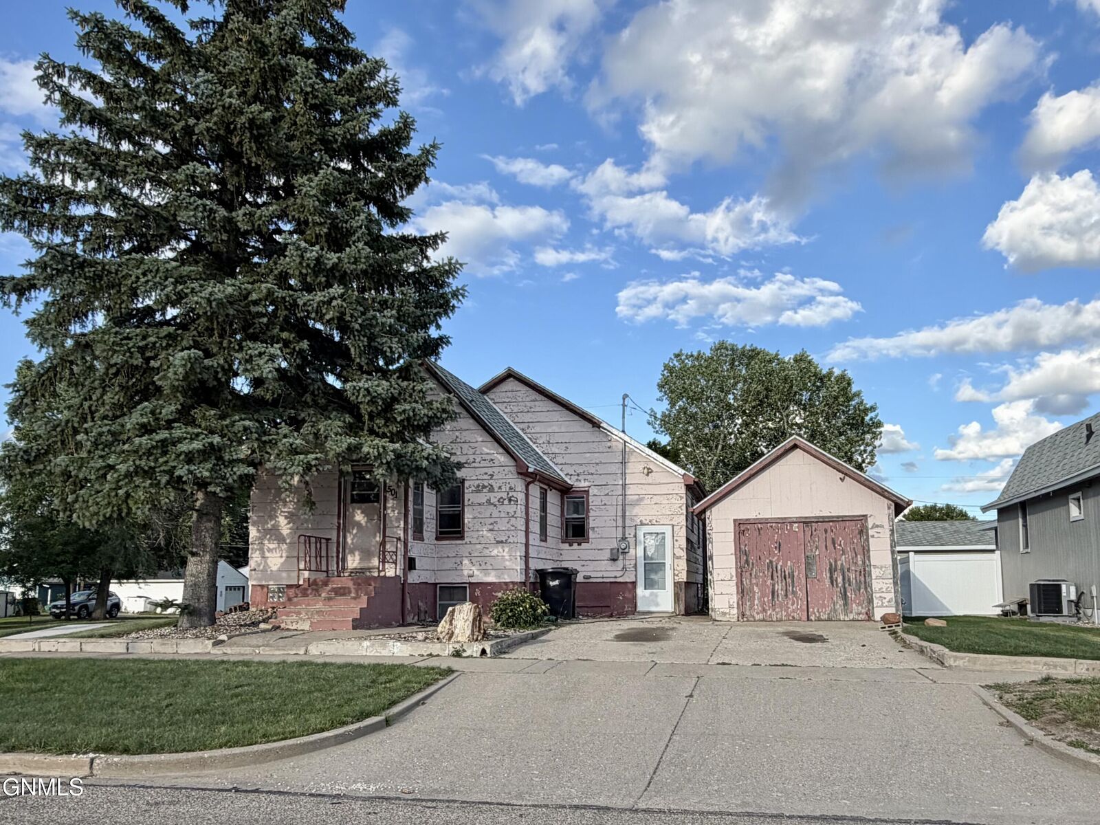Property Photo:  501 11th Street S  ND 58504 