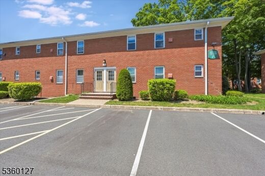 Property Photo:  46 Knox Ter 2A  NJ 07470 