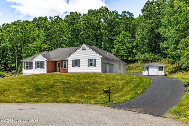 Property Photo:  14 Autumn Fern Court  PA 18222 