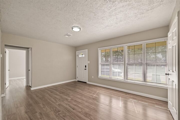 Property Photo:  1221 Parkway Street  TX 77520 