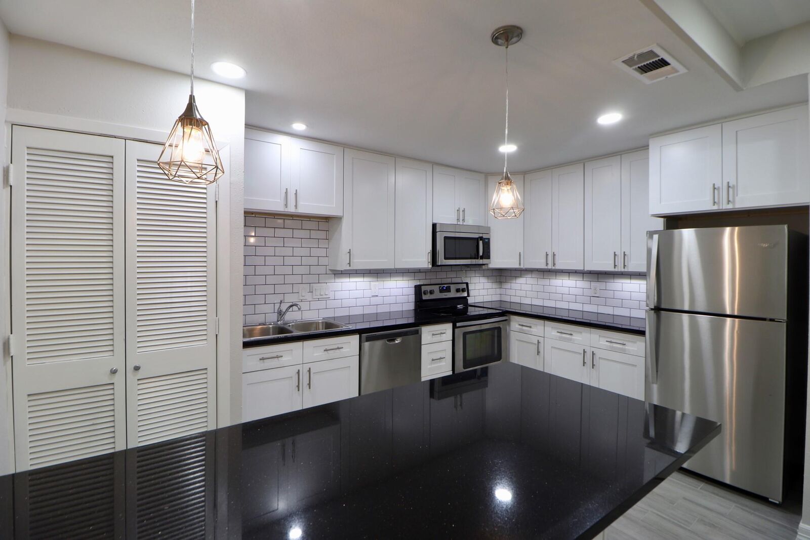 Property Photo: 5929 Queensloch Drive 116 TX 77096