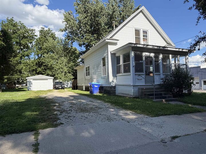 Property Photo: 15 3rd Ave NW IA 50662