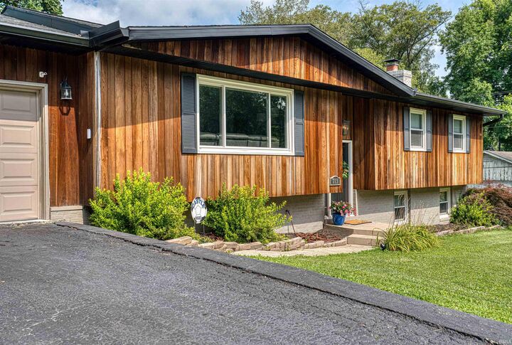 Property Photo:  713 Carole Place  IN 47630 