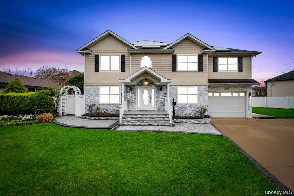 Property Photo: 6 Garden Circle NY 11791