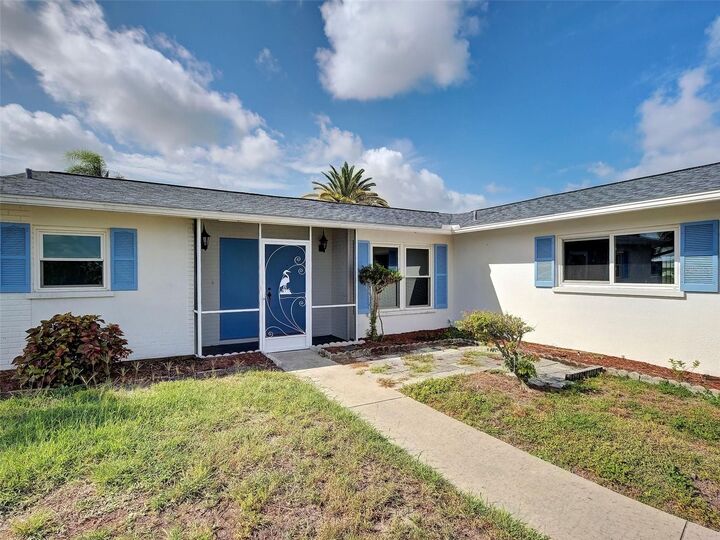 Property Photo:  412 Pine Tree Terrace  FL 34293 