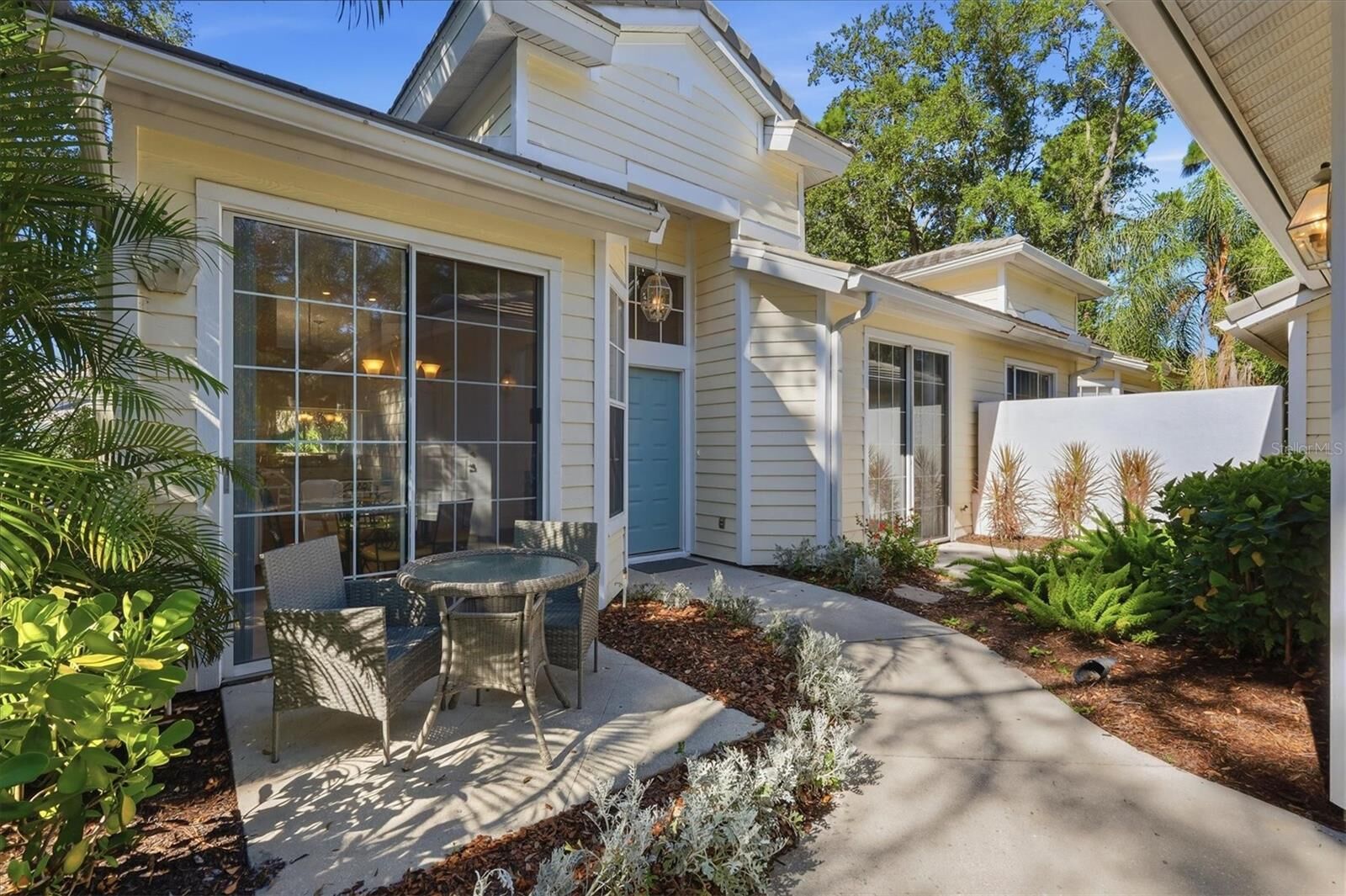 Property Photo:  7906 Whitebridge Glen  FL 34201 