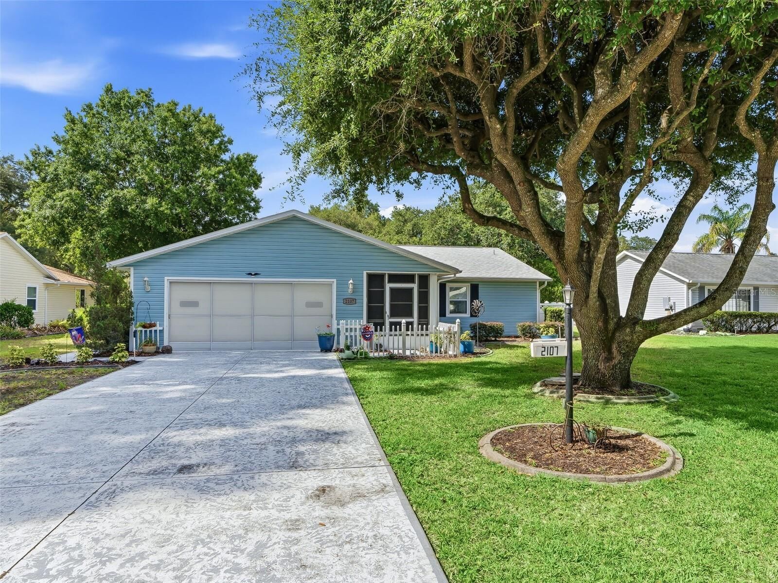 Property Photo: 2107 Greenlaw Court FL 34788